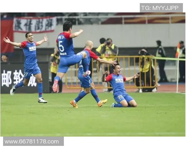 重庆斯威与大连一方激战正酣精彩比赛直播全程回顾与分析